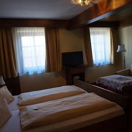 Happ Hotell 3*